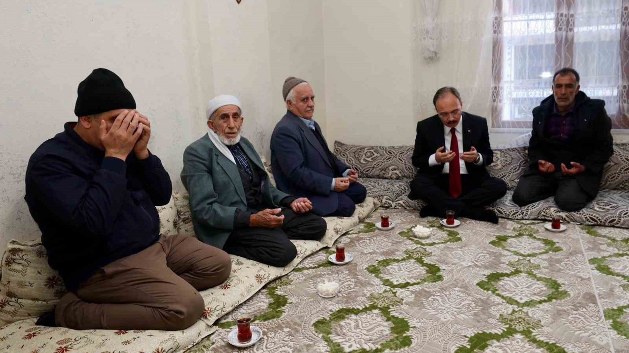 Vali Kızılkaya kazada hayatını kaybeden vatandaşın ailesiyle görüştü
