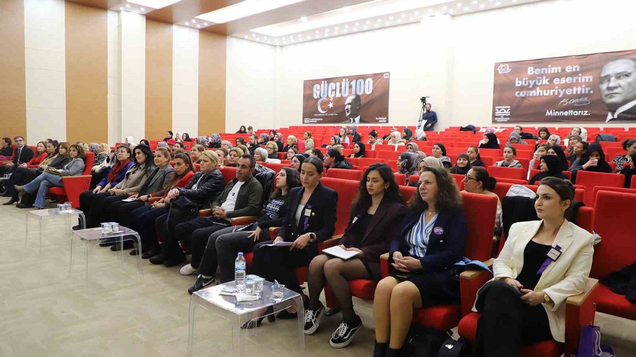 Büyükçekmece’de kadınlar şiddete karşı bir araya geldi
