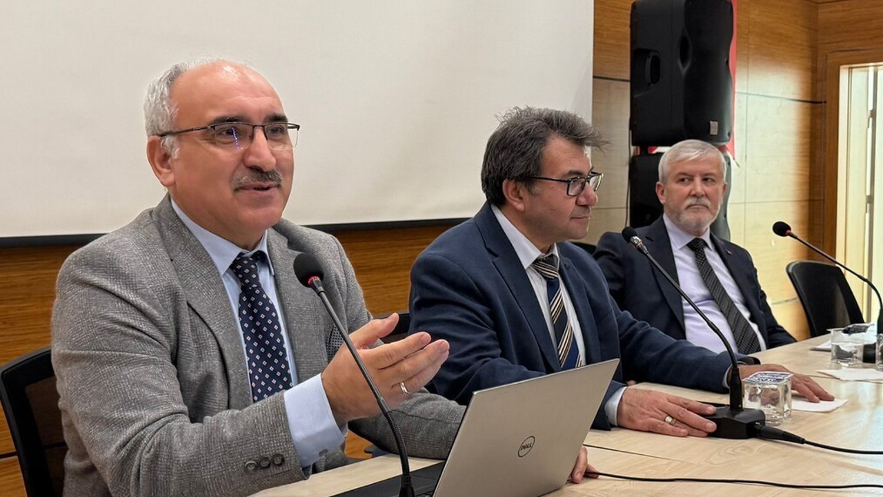 Kütahya’da "Papa’nın Türkiye Ziyareti ve Düşündürdükleri" konulu panel düzenlendi
