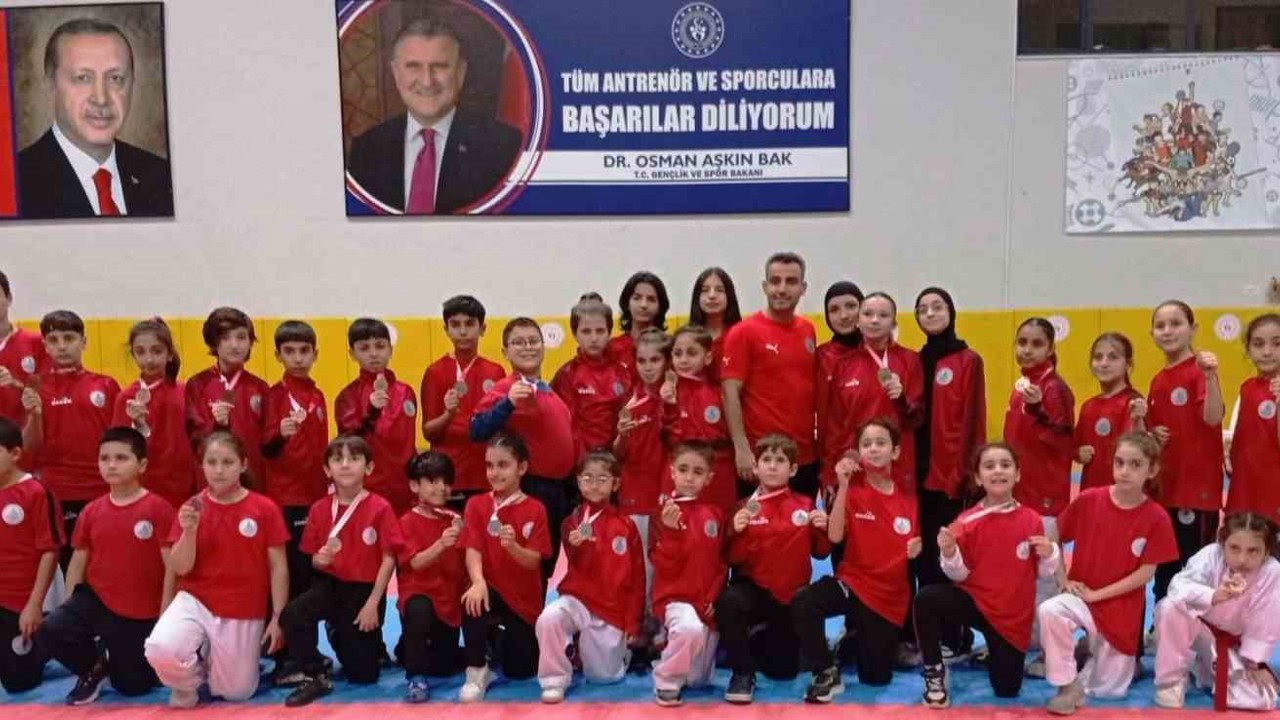 Körfez’in genç ve minik karatecileri 23 madalya aldı
