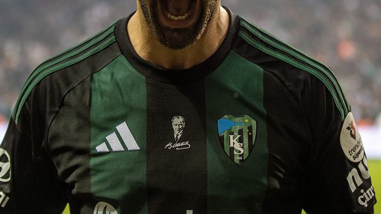 Kocaelisporlu taraftarlardan, Serdar Dursun’a derbi tepkisi
