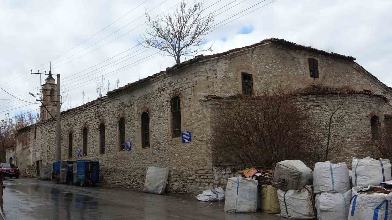 Kütahya Valisi Işın’dan kilise restorasyonu açıklaması: "Tarihi bir değeri şehrimize kazandıracağız"
