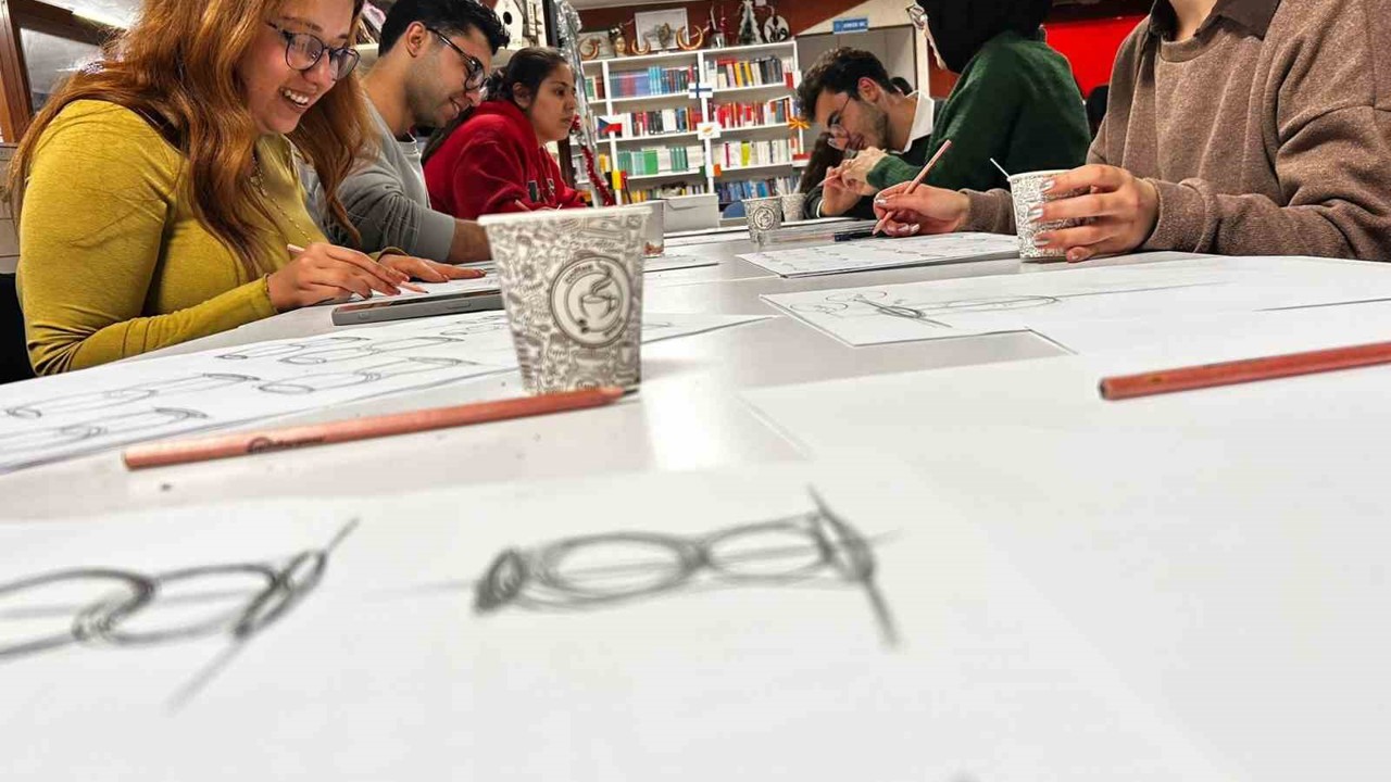 Muğla’da gençler sanat atölyelerinde yeteneklerini keşfediyor
