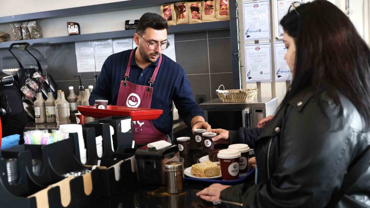Gençler, Genç Kafe’nin müdavimi oldu

