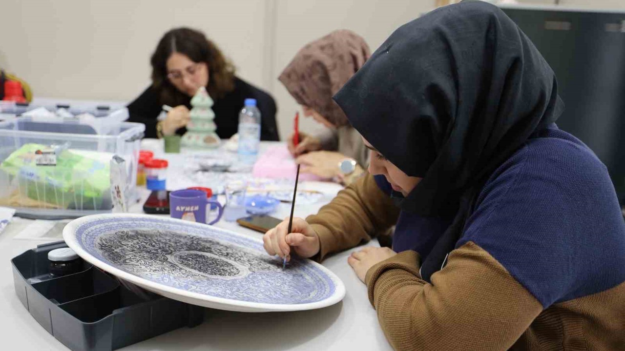 Başiskele’de kadınlar geleneksel sanatları öğreniyor
