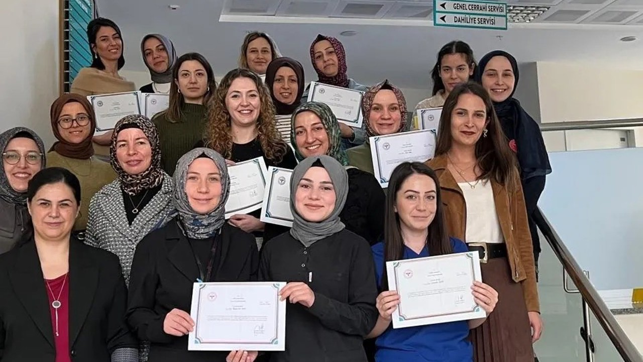 Hastane personeline "Anne Sütü ve Emzirme Eğitimi"
