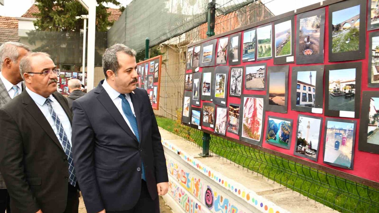 Öğrencilerin gözünden çekilen fotoğraflar sergilendi
