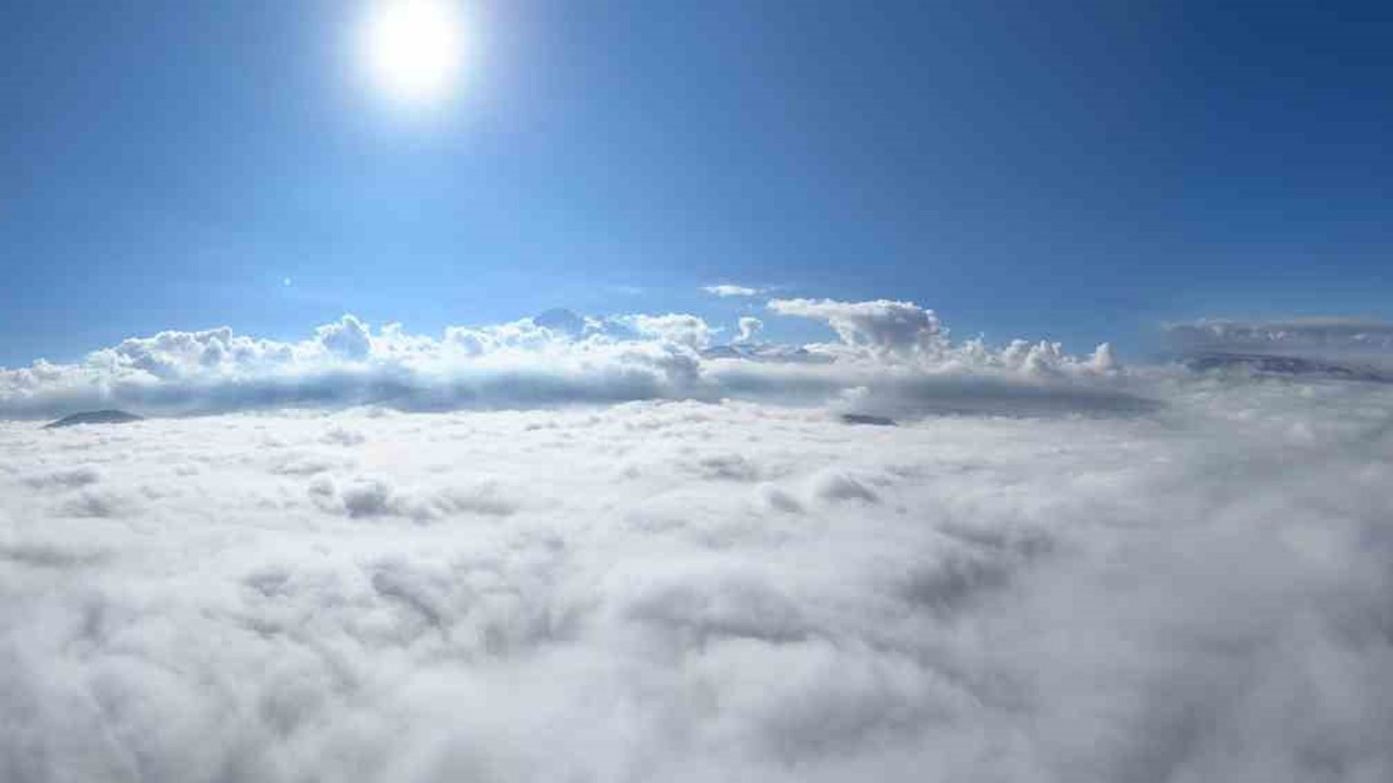 Kayseri’de sis bulutlarının üzerinden görüntüler hayran bıraktı
