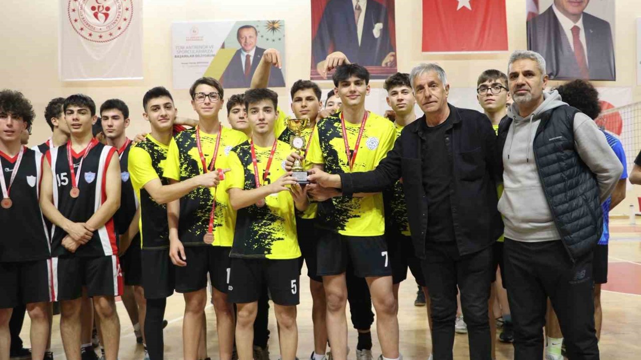 Kayseri Okul Sporları Voleybol Genç Erkekler müsabakaları tamamlandı
