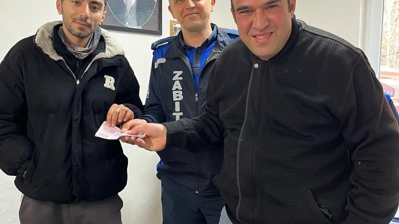 Merzifon’da temizlik personelinden örnek davranış: Bulduğu parayı sahibine teslim etti
