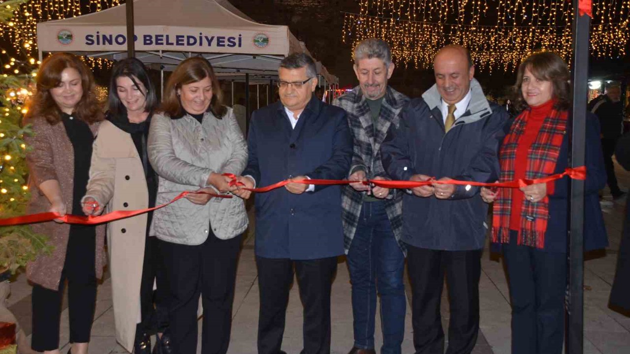 Sinop’ta yılbaşı pazarı açıldı
