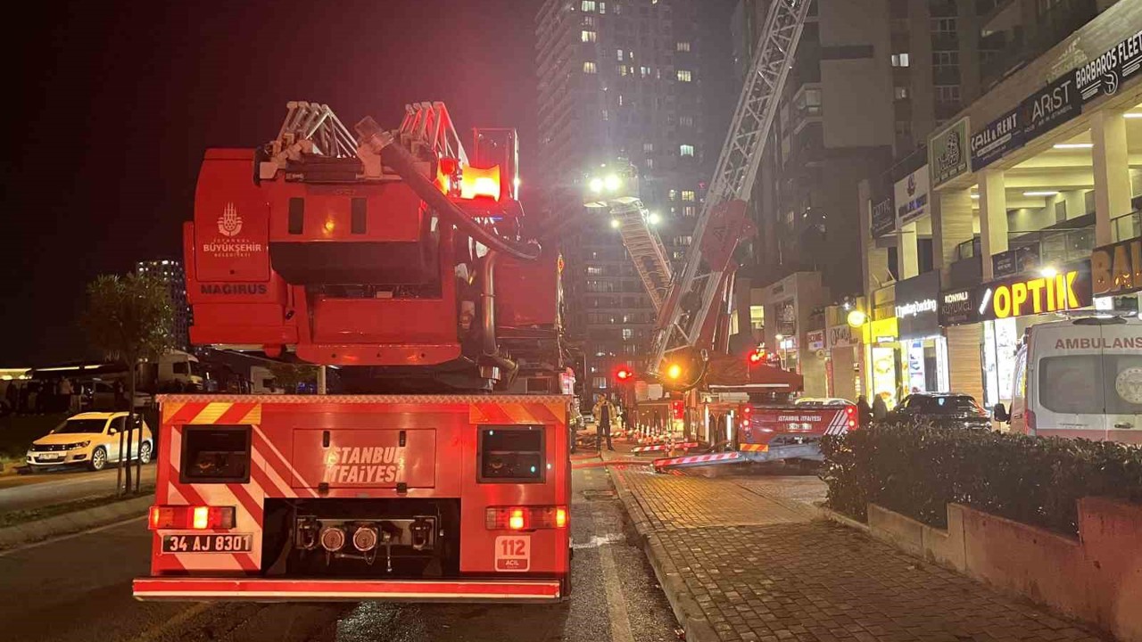 Başakşehir’de restoran yangını: Binayı dumanlar sardı, mahsur kalanları itfaiye kurtardı
