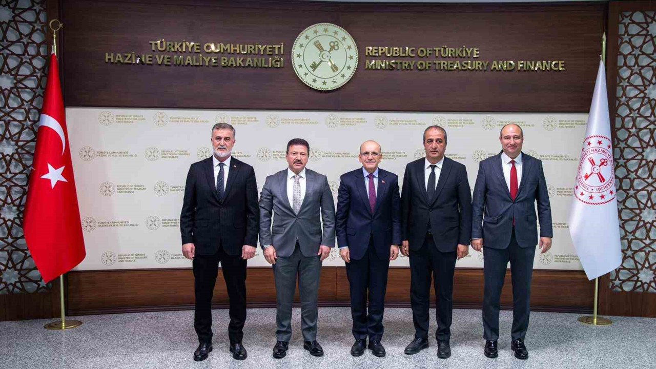 Hazine ve Maliye Bakanı Şimşek, TŞOF Genel Başkanı Yiğiner’i kabul etti
