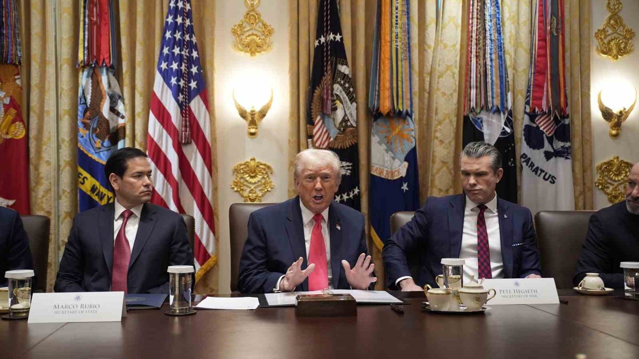 Trump: "Kim olursa ülkemize uyuşturucu satan herkes saldırıya uğrayabilir"
