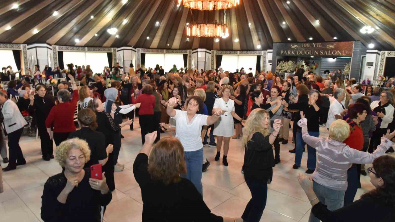 Kepez’den Tazelenme Üniversitesi öğrencilerine kadınlar matinesi
