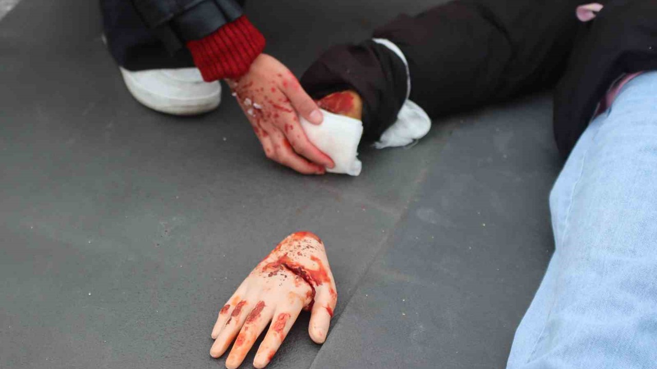 Kayseri’de film gibi otobüs kazası tatbikatı
