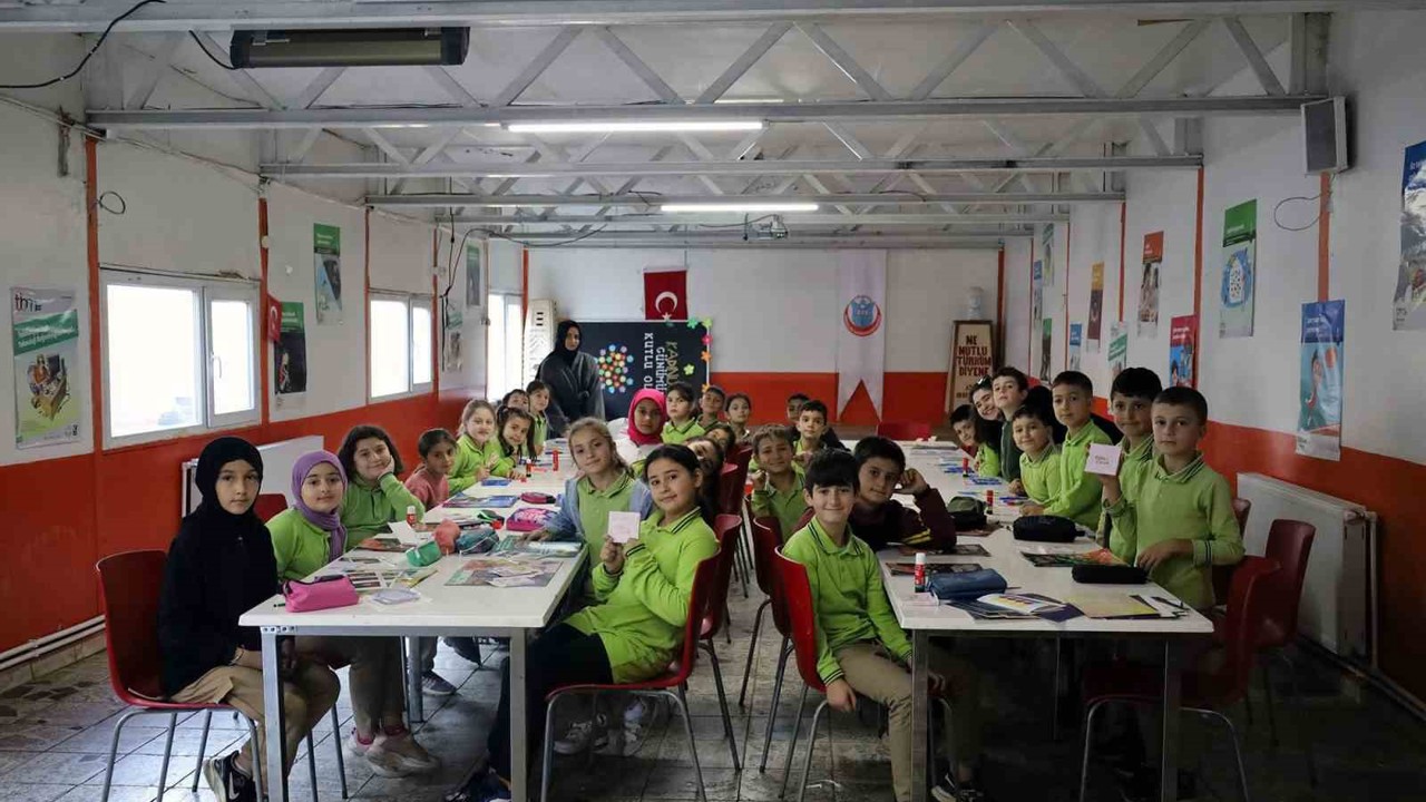 Minikler, bilimin renkli dünyasına adım attı
