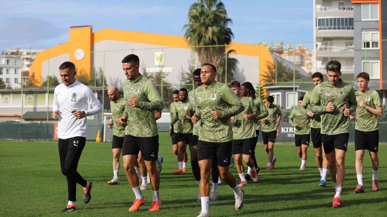 Alanyaspor, Çorum FK maçı hazırlıklarını tamamladı
