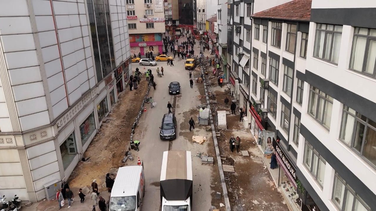 Karabük’ün en işlek caddelerinde yenileme çalışmaları sürüyor
