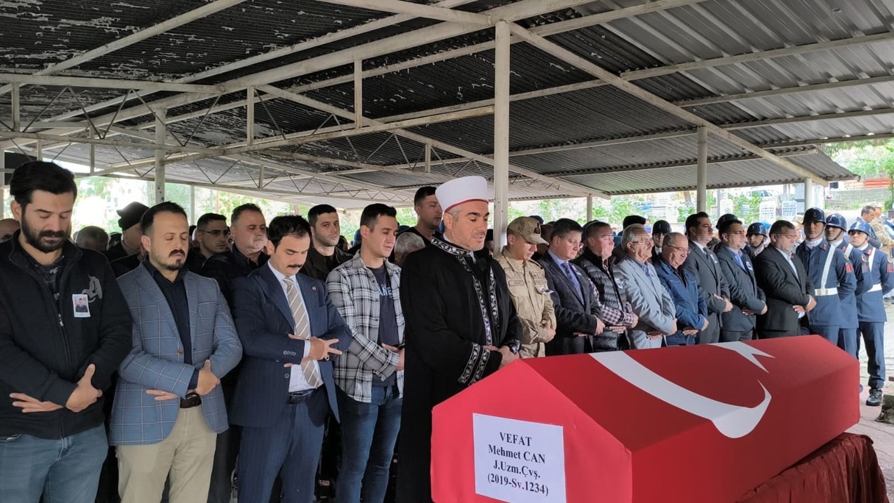 Kansere karşı mücadelesini kaybeden uzman çavuş son yolculuğuna uğurlandı

