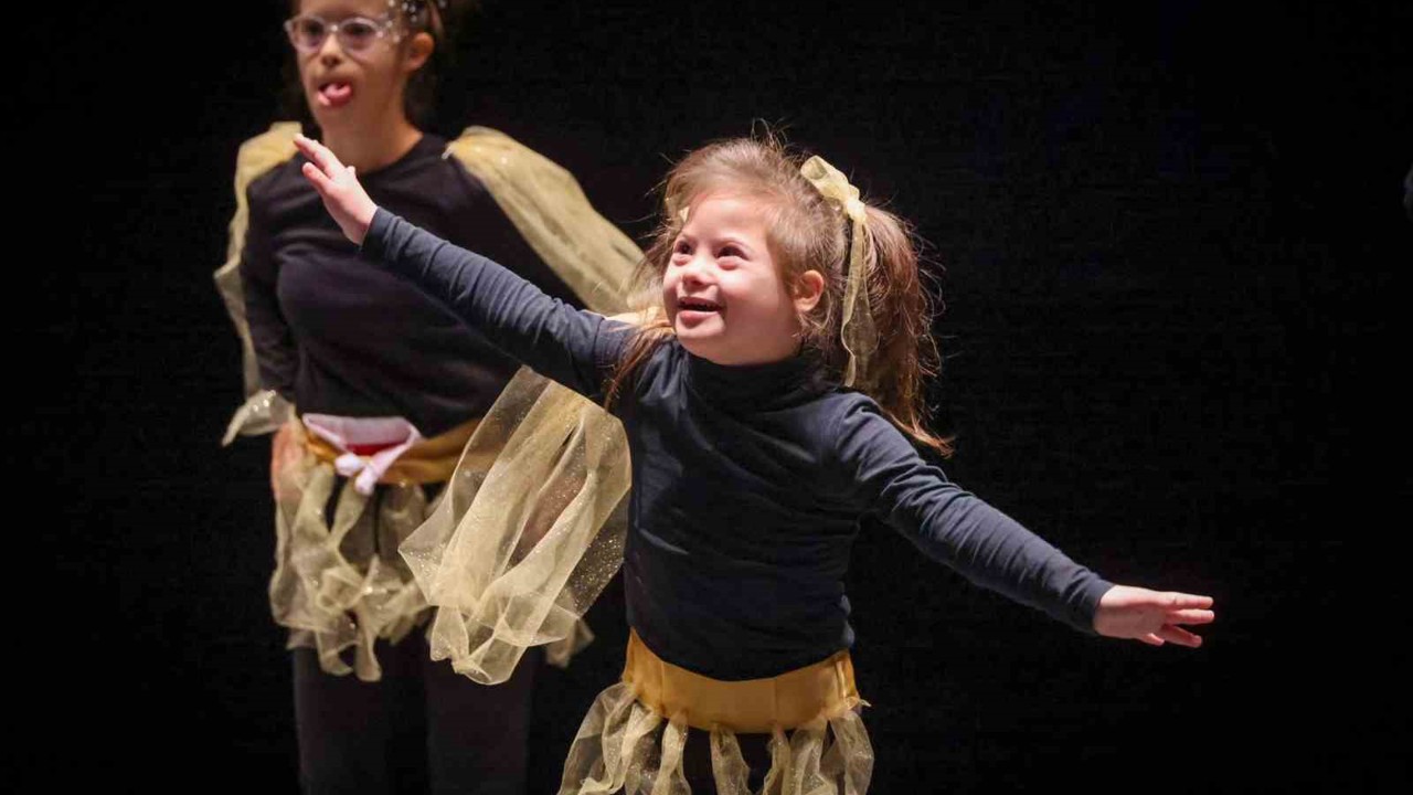 Özel çocuklar ayakta alkışlandı
