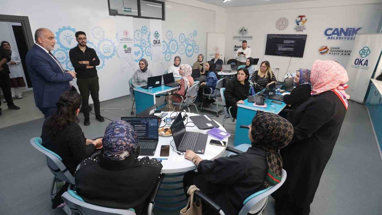 Kadınlar, yapay zeka ile geleceğe hazırlanıyor
