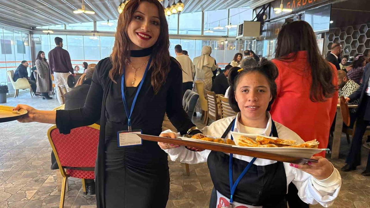 Iğdır’da özel gereksinimli bireyler bir günlüğüne kafe işletti
