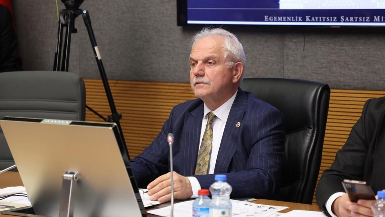 Bakan Göktaş: "Sosyal ağ sağlayıcılarına 15 yaşından küçük çocuklara kesin olarak hizmet sunmama ve hesap açmama yükümlülüğü getirilmesini öneriyoruz"
