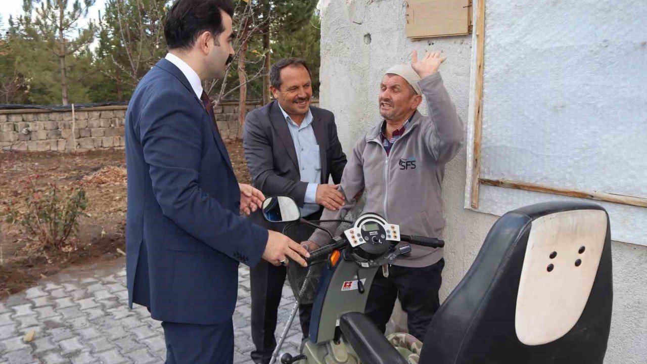 Tomarza Kaymakamı Eser Engelliler Günü’nü unutmadı
