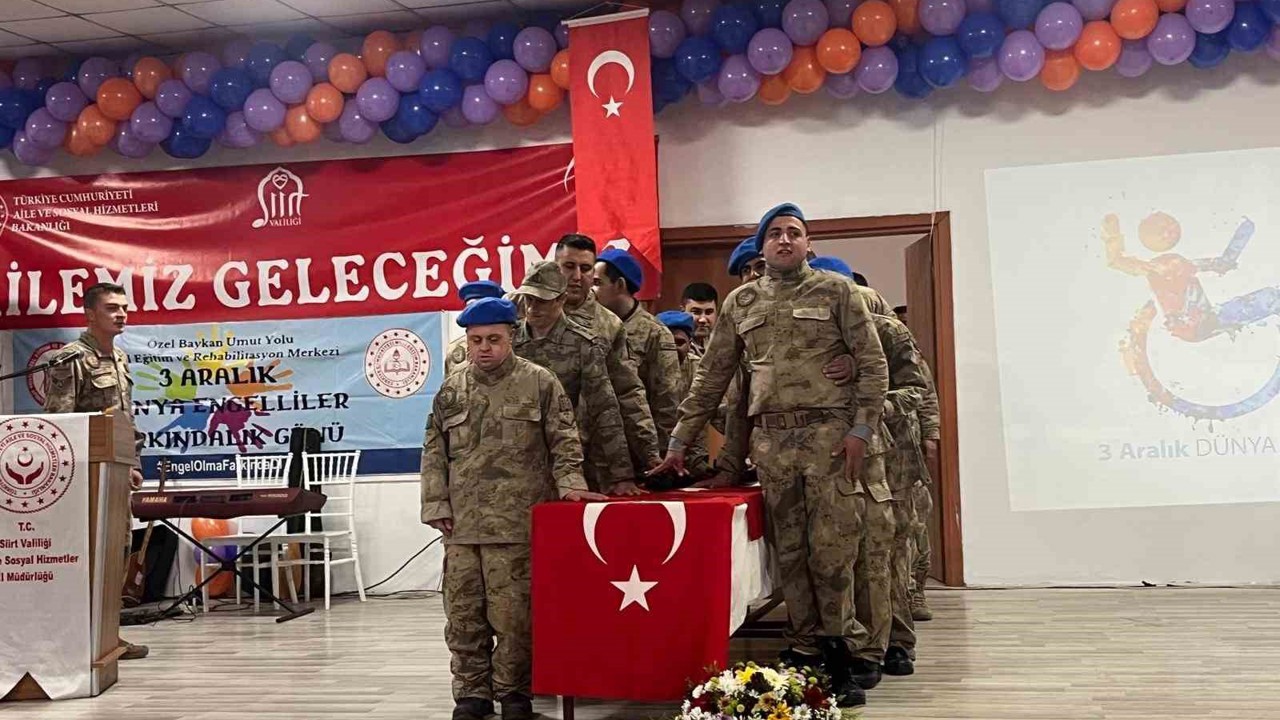Özel bireyler askeri kamuflaj giyerek yemin törenine katıldı
