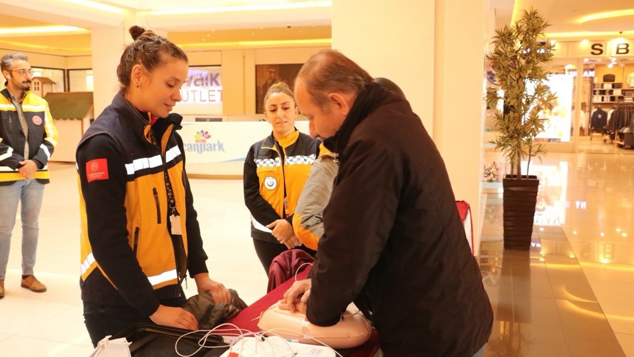 Vatandaşlara OED cihazı ve ilk müdahale eğitimi verildi
