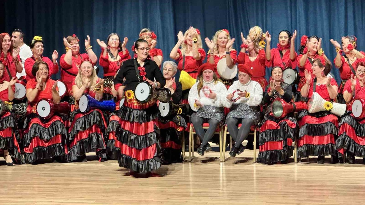 Engelli bireyler, darbuka ritim grubunun konseriyle eğlendi
