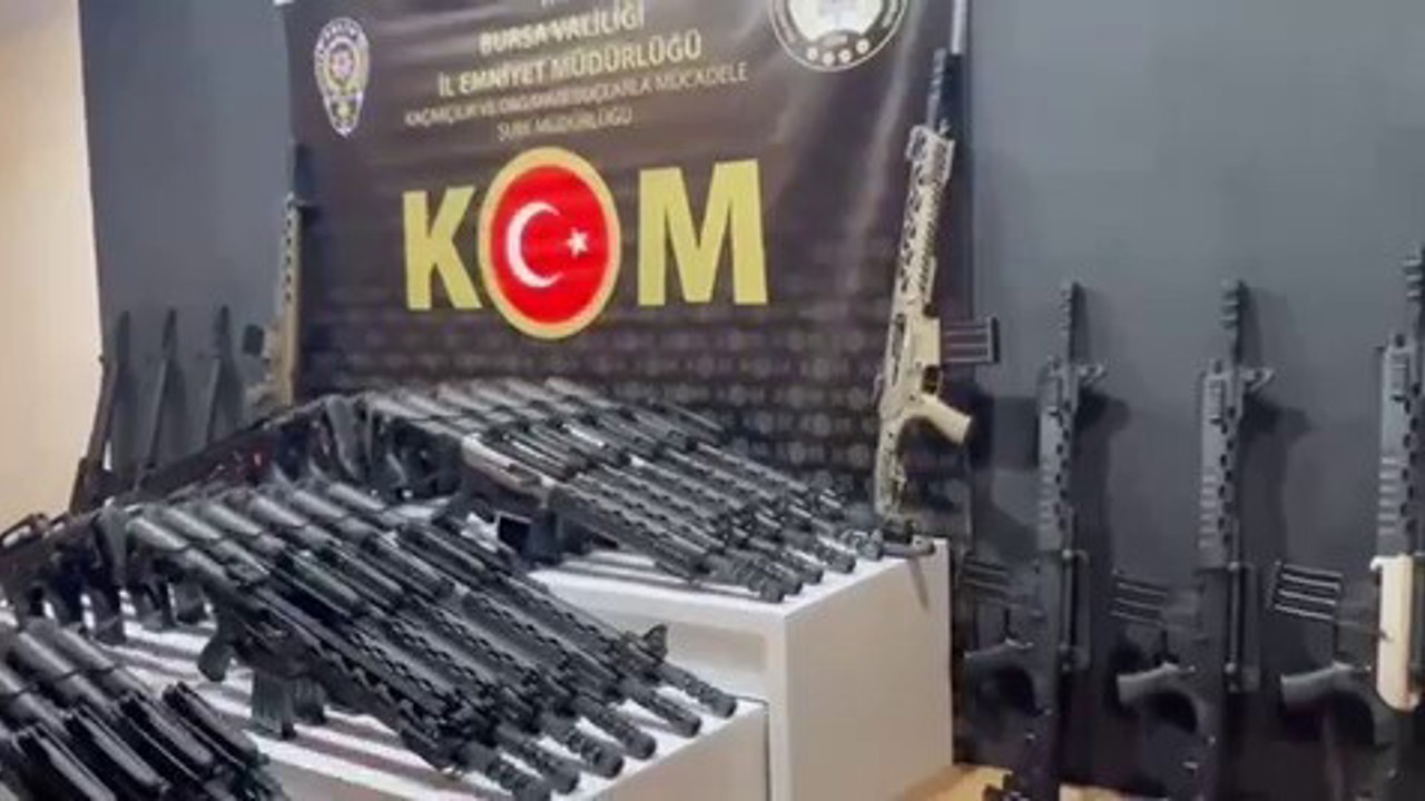 Bursa’da kaçak silah operasyonu: 118 ruhsatsız tüfek ele geçirildi
