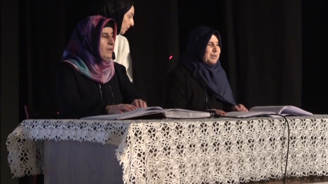 İşitme ve görme engelli öğrenciler Kur’an tilaveti ve ilahilerle gönülleri fethetti
