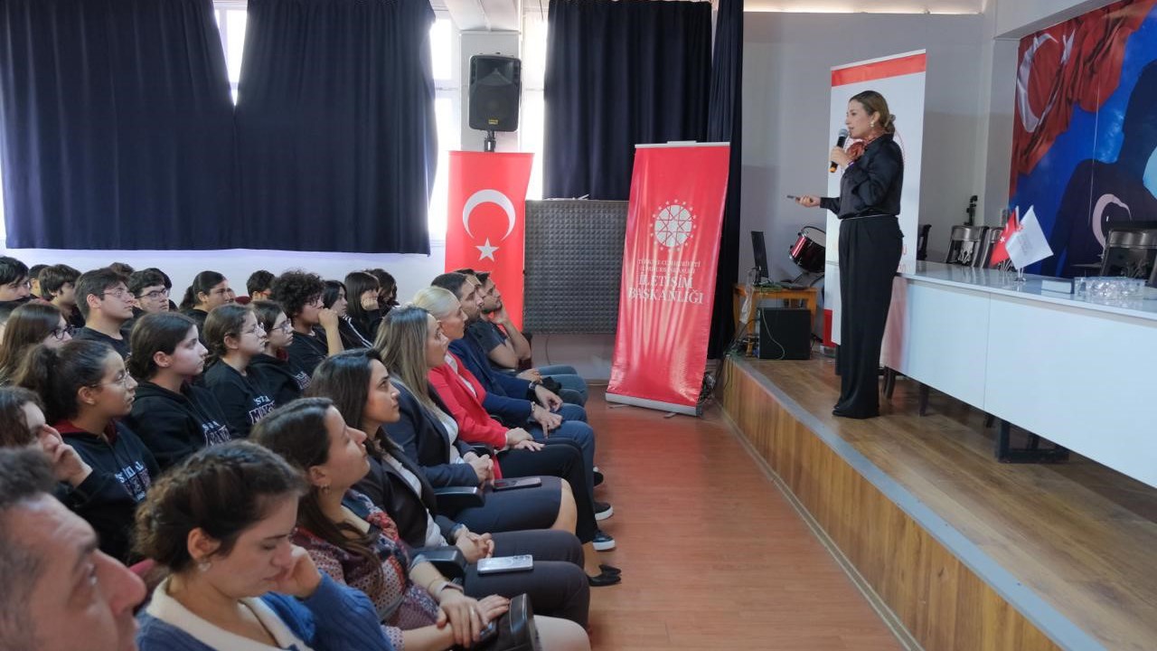 Hatay’da öğrencilere dezenformasyonla mücadele farkındalık eğitimi verildi
