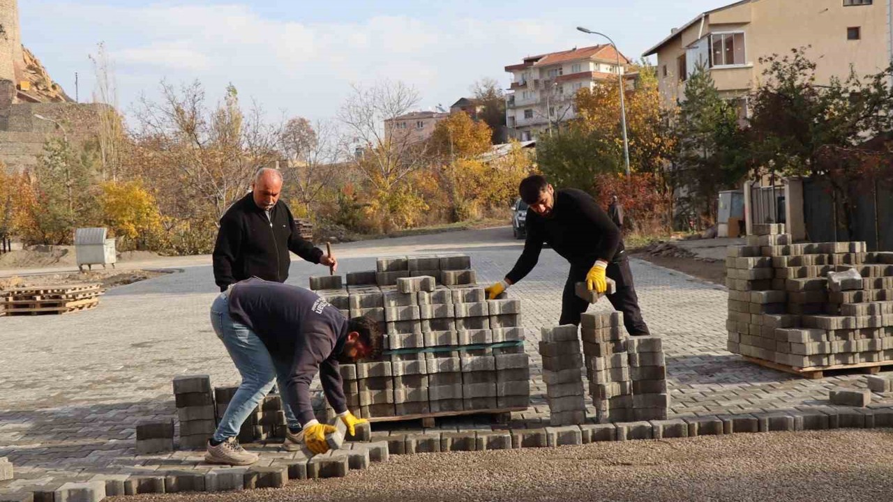Oltu’da 115 bin metrekare parke taş döşendi

