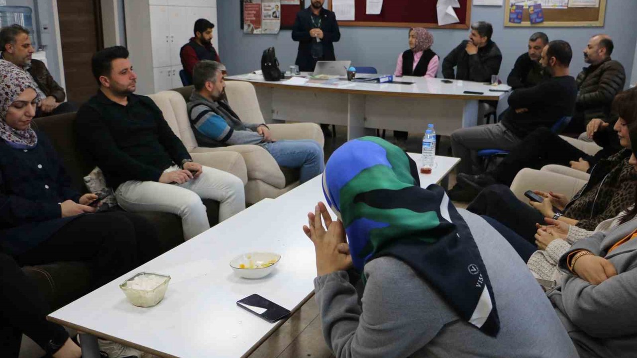 Genç Yeşilay ve Genç Kızılay, çocukları bağımlılık konusunda bilgilendirdi
