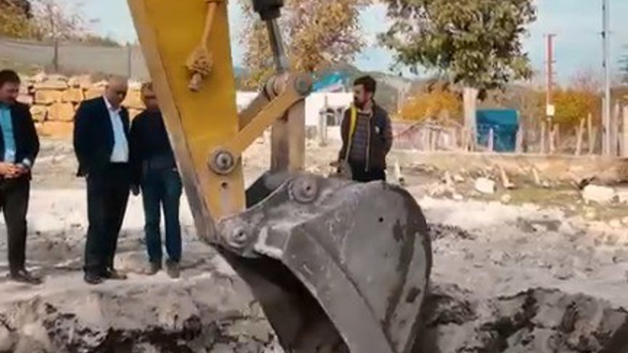 Kahramanmaraş’ta kepçeyle mozaik arandı
