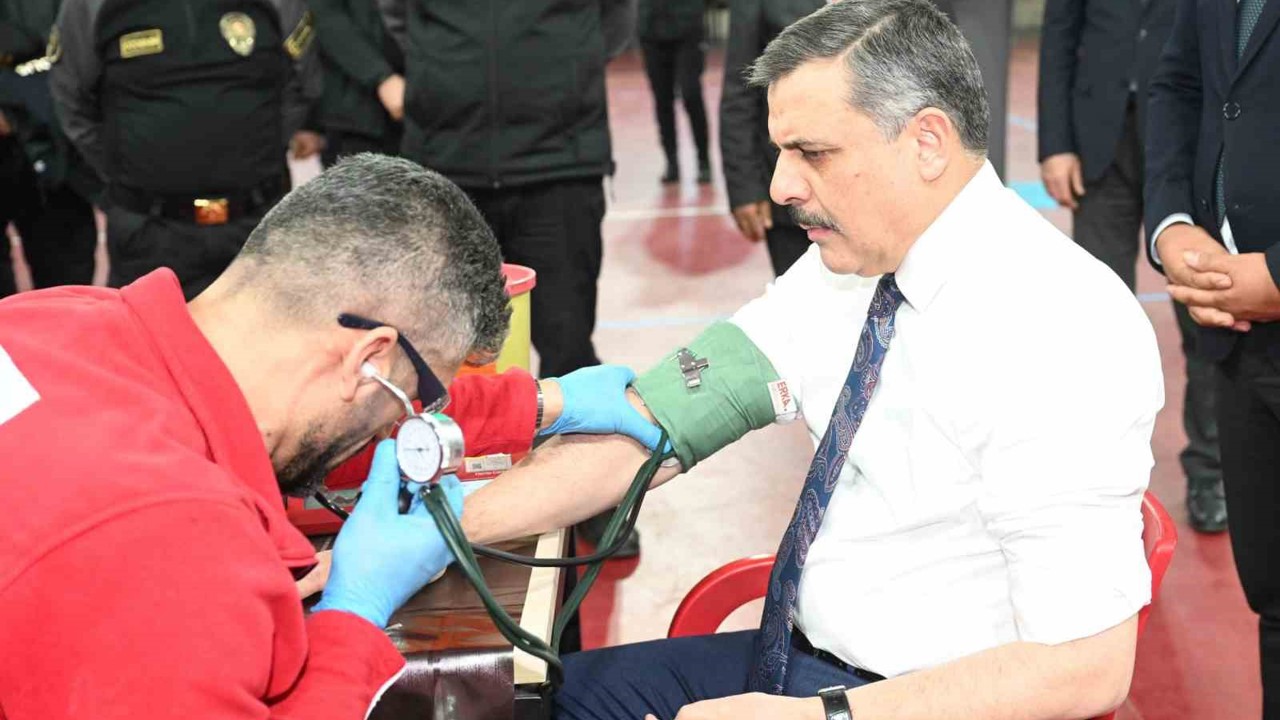 Vali Çiftçi 45’inci kez kan bağışında bulundu
