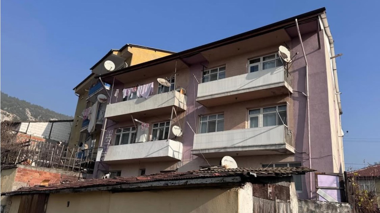 Karabük’te bir kişi evinin önünde ölü bulundu
