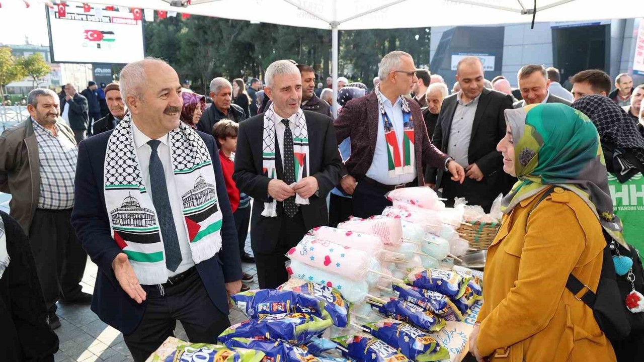 Kadınların el emeği ürünleri Filistinliler için satışa sunuldu
