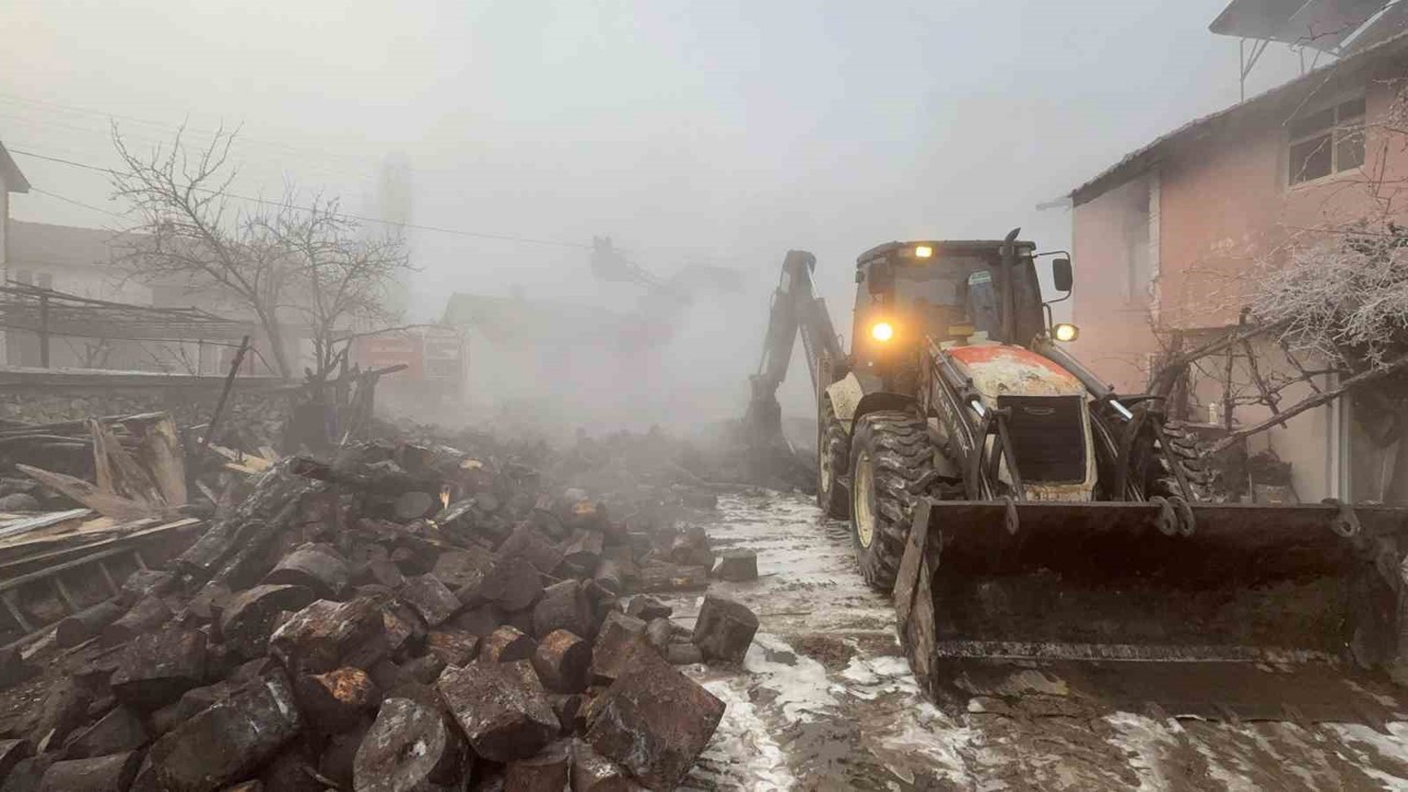 Kış ortasında evsiz kaldılar
