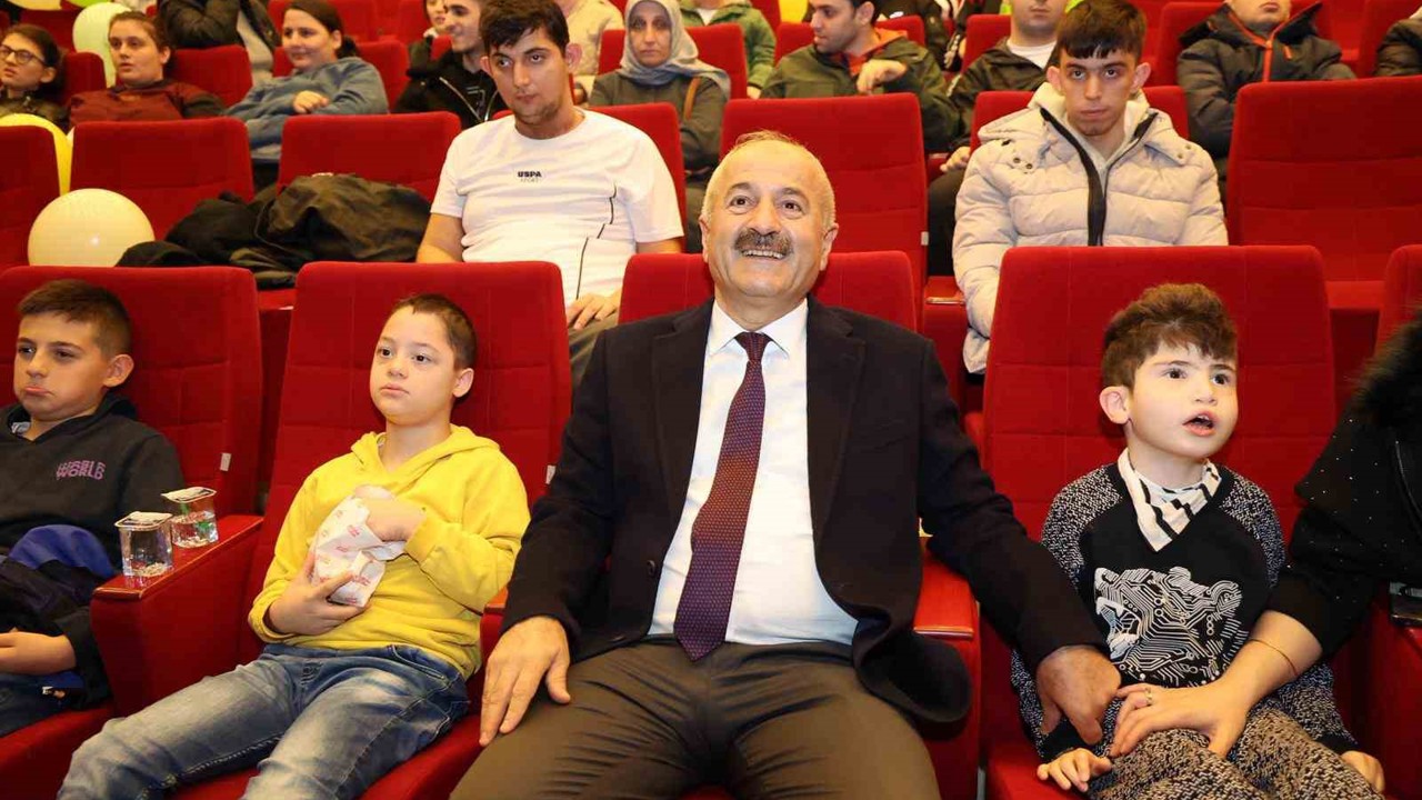 Özel çocukların sinema keyfi
