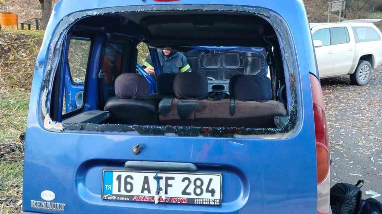 Çorum’da otomobil şarampole devrildi: 3 yaralı
