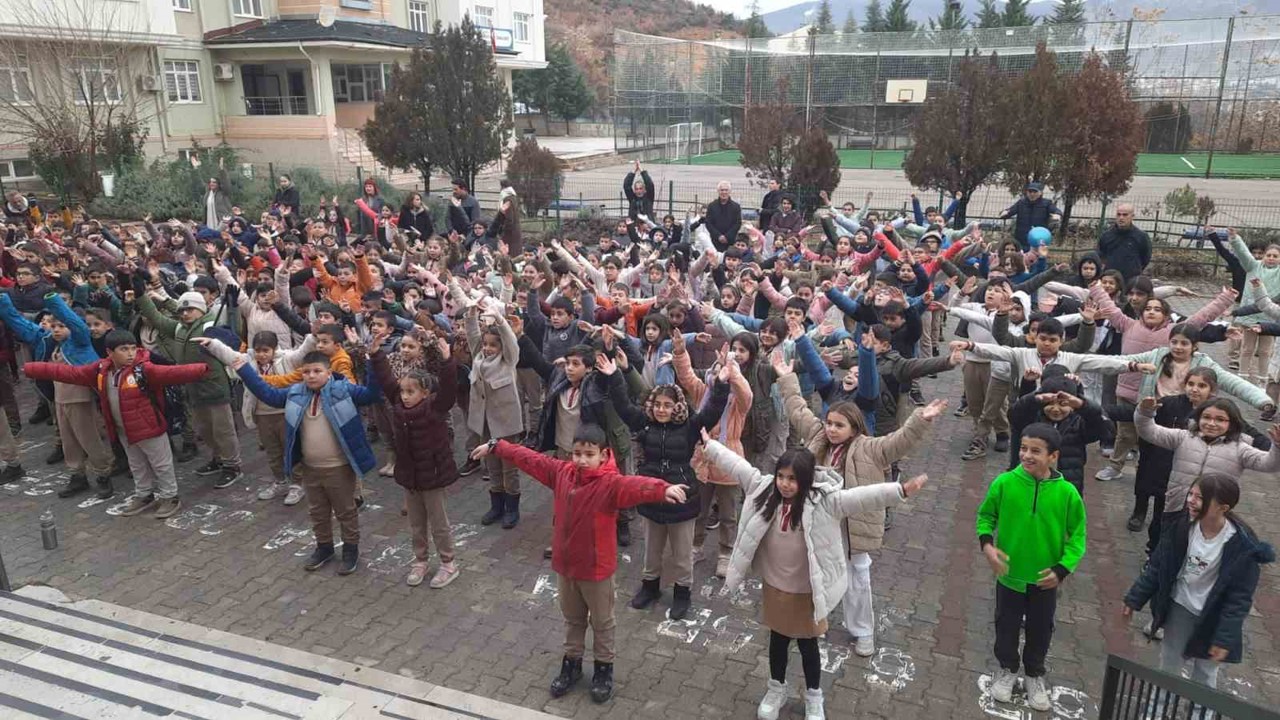 Tunceli’de minikler, derse sporla hazırlandı
