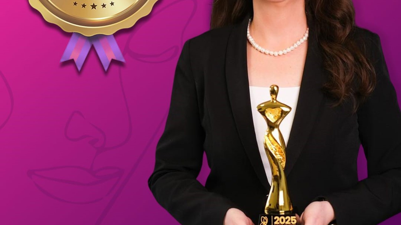 Türk eğitimci İngiltere’nin en prestijli ödüllerinden "Women in Education-Global Winner" ödülünü aldı
