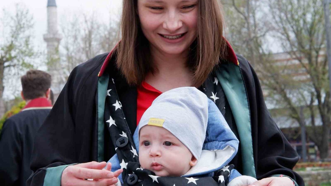Pencereden düşen avukat kaldırıldığı hastanede kurtarılamadı
