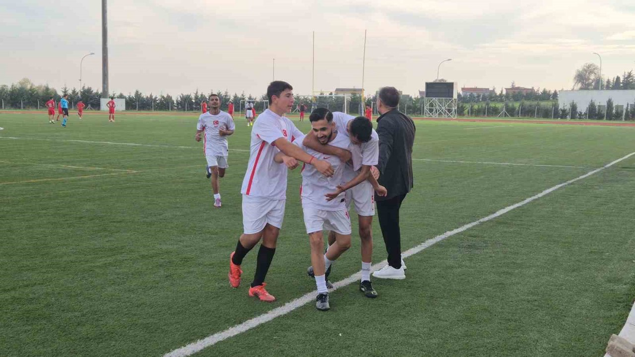 Tekirdağ’da Roman gençler dostluk maçında buluştu
