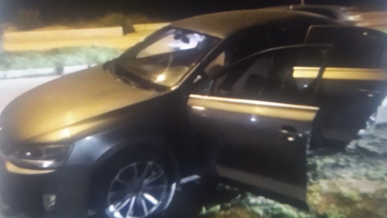 Dur ihtarına uymayan sürücü kovalamaca sonrası polise çarptı: 1 polis yaralandı
