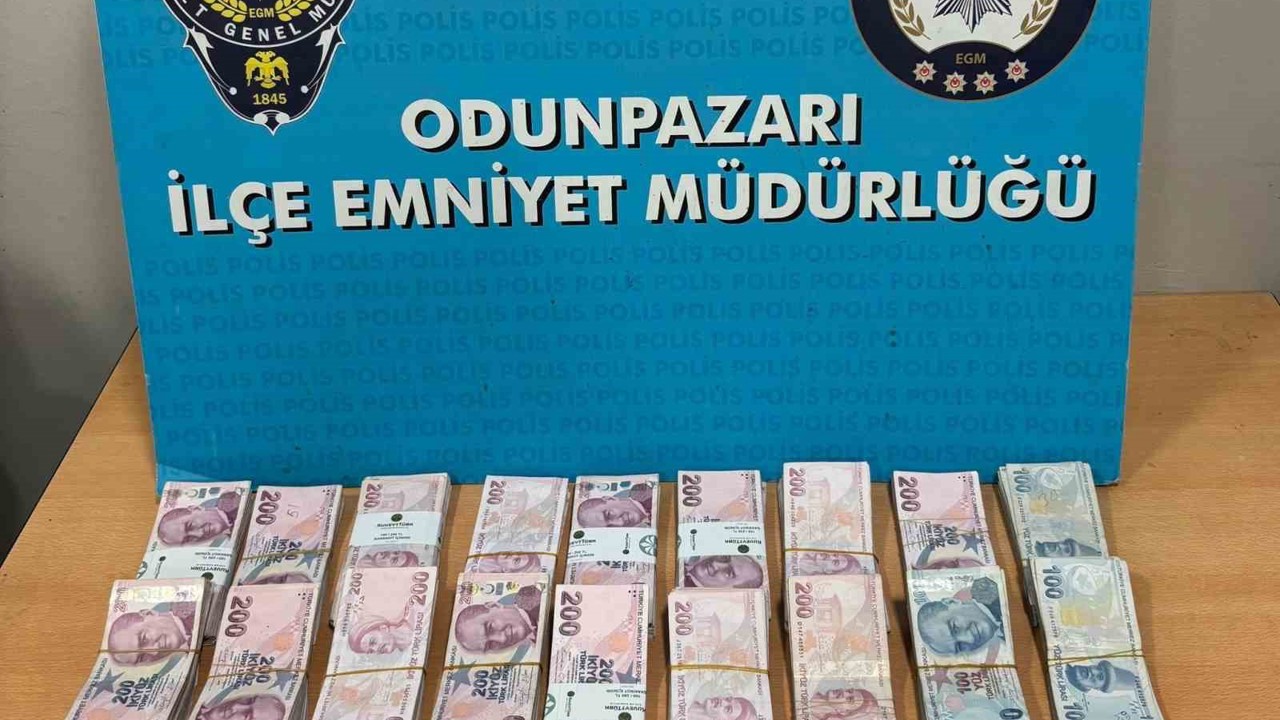 Kendini polis olarak tanıtıp 316 bin 700 TL’lik ziynet eşyasını dolandırdı, kısa sürede yakalandı
